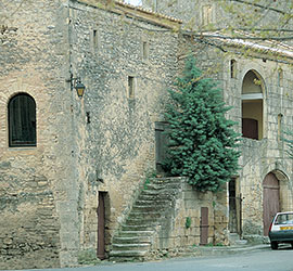 1964, Castillon du Gard, la maison sur la place